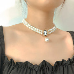 Wedding Jewelry on Neck Lady Pearl Choker