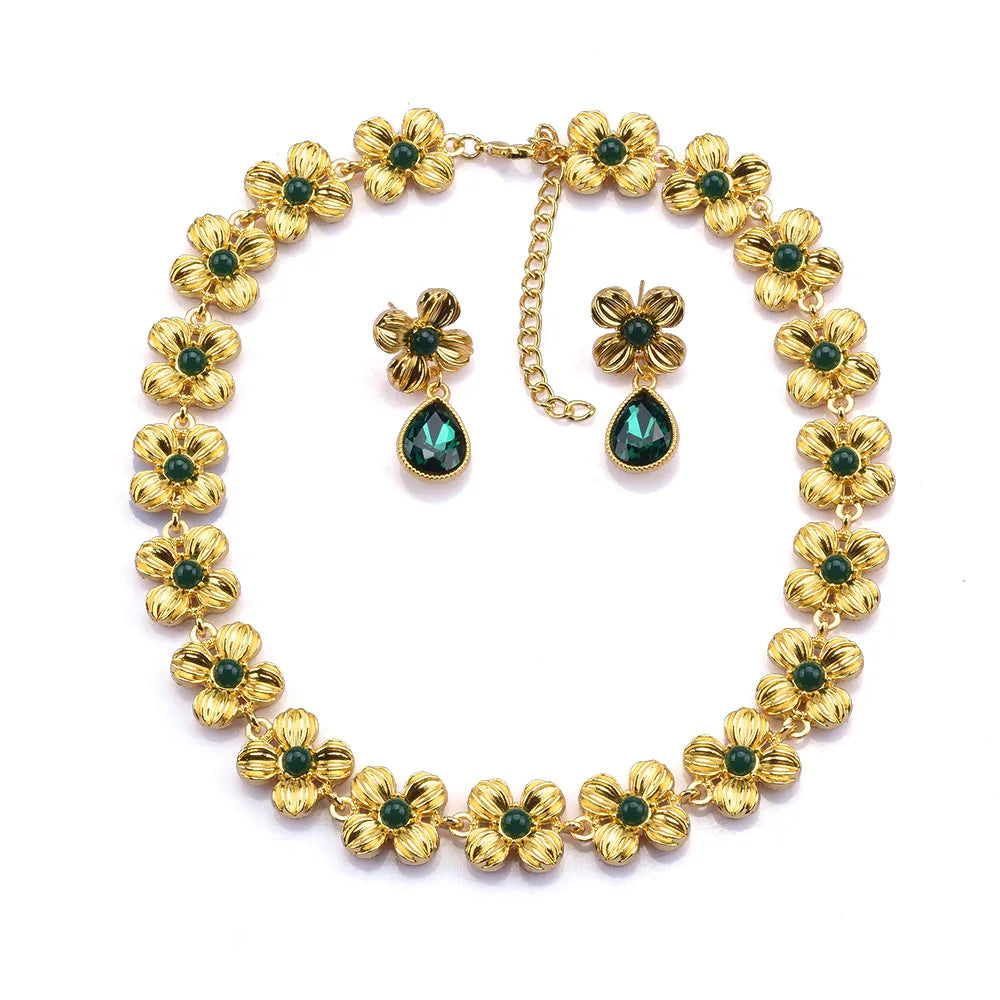 Collier ras du cou en métal doré avec maillons en forme de trèfle et de tournesol